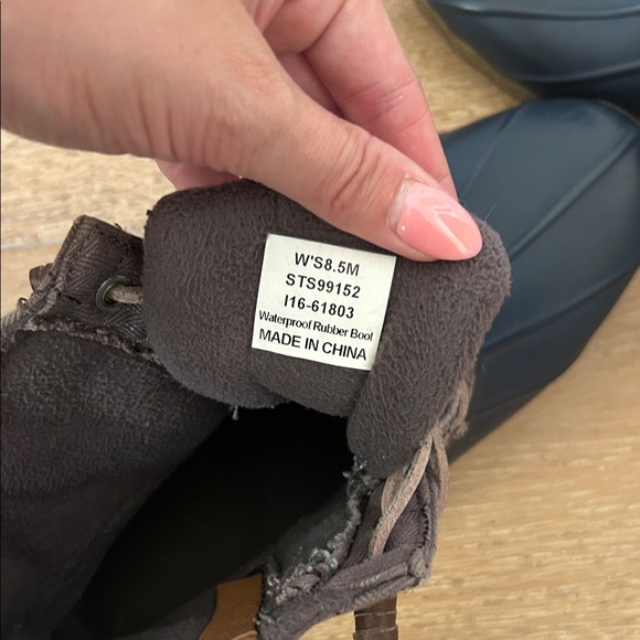 Sperry Black and Gray Quilted Boots - Picture 6 of 6